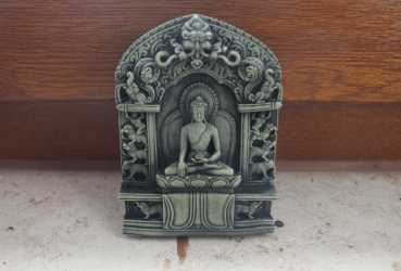 Harz Buddha Meditation grüner Stein 10cm