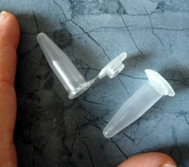 10x Mini Plastikgefäß Reaktionsgefäß mit Deckel
